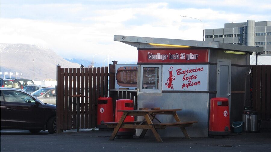 Bæjarins Beztu Pylsur hot dog stand in Reykjavik