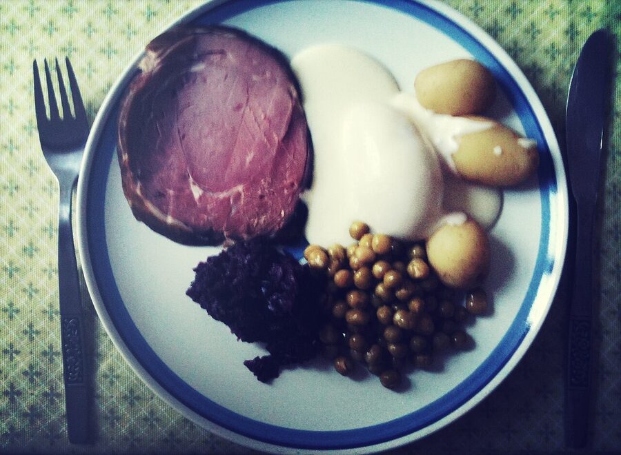 Hangikjöt — smoked lamb served with sauce, peas, and caramelised potatoes