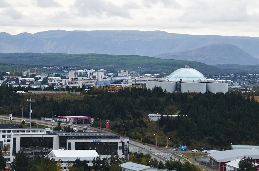 Perlan dome on Öskjuhlíð hill above Reykjavik