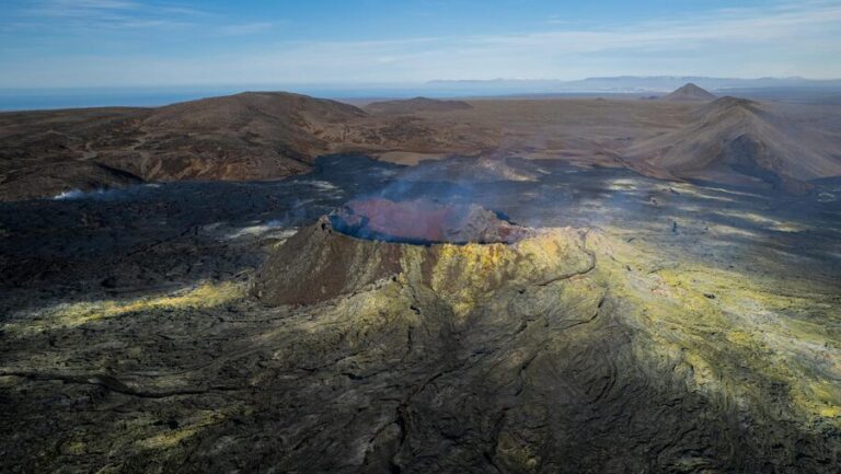 Iceland’s Geology, Fire and Ice Up Close