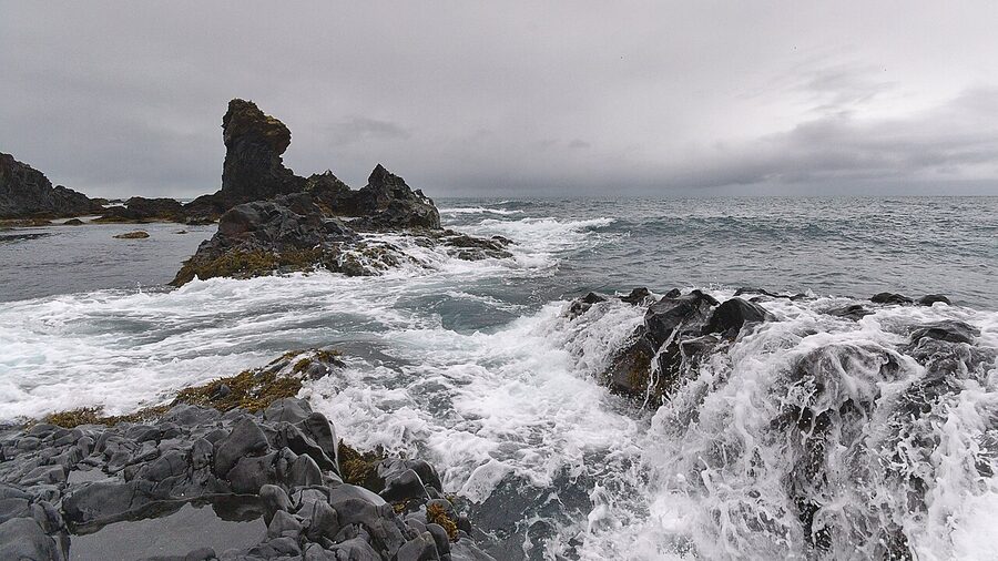 Djupalonssandur black pebble beach Snaefellsnes