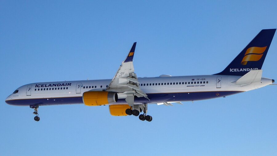 Icelandair Boeing 757 in classic blue and white livery