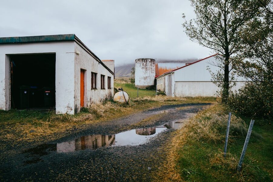 Icelandic rural farm in Rangárthing eystra with mountains