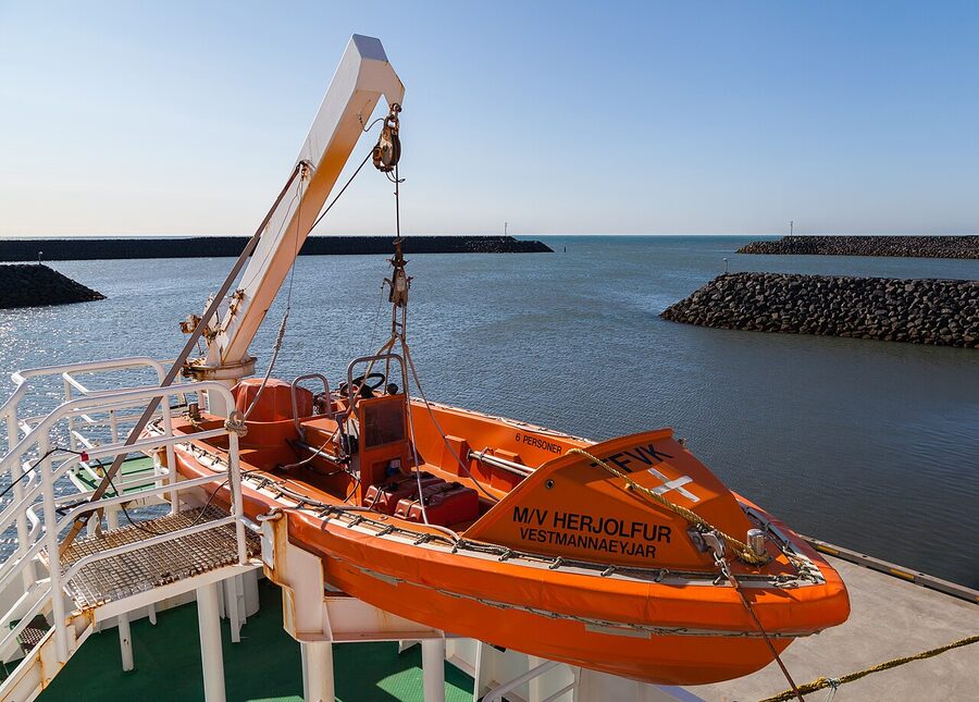 The Herjólfur ferry sailing from Landeyjahöfn to Vestmannaeyjar