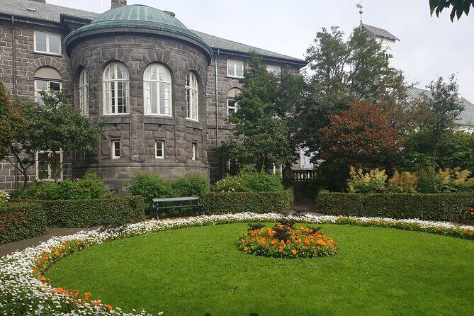 2-Hour Reykjavik Private Walking Tour - Reykjavik City Hall and Lake Tjörnin: the classic postcard loop