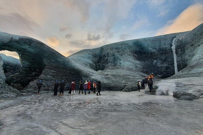 3-Day Golden Circle, South Coast & Ice Cave - Small Group Tour - How the small-group setup works from Reykjavik