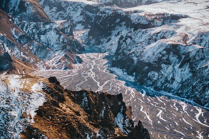 4 Day Northern Lights Adventure - Ice Caves & 4x4 Super Jeeps - Small-group travel with Midgard: guides, pace, and the family-feel effect