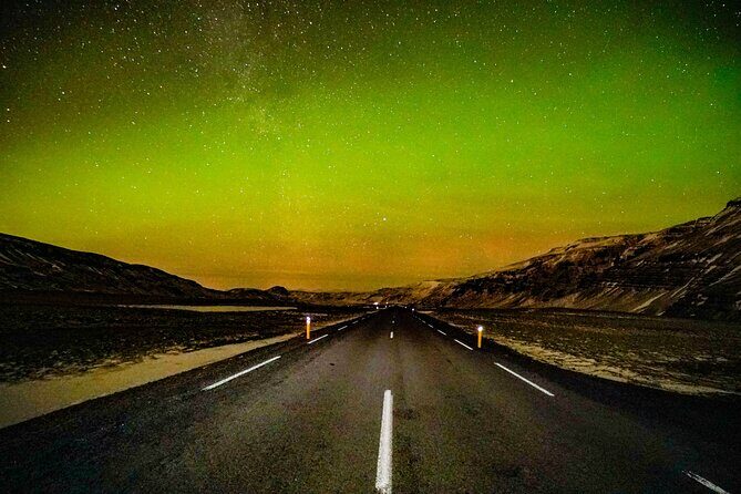 4x4 Reykjavik Northern Lights Tour with Photographer — Aurora RVK - Warm drinks, long waits, and what to expect from the group size