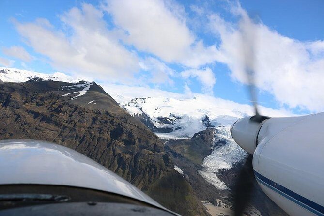 Airplane Flight over Vatnajökull Volcanic Eruption Sites - Over Vatnajökull’s Eruption Sites: What the Pilot Helps You See
