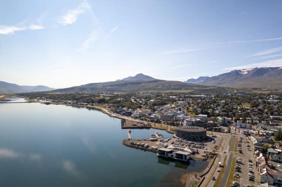 Akureyri: City Walk with Local Food - The 1-Hour Guided Walk Through the City Center