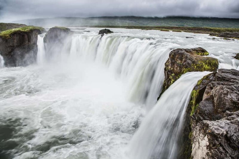 Akureyri Port: Lake Mývatn & Goðafoss Guided Tour with Lunch - Grjótagjá and the continental rift: standing in the middle