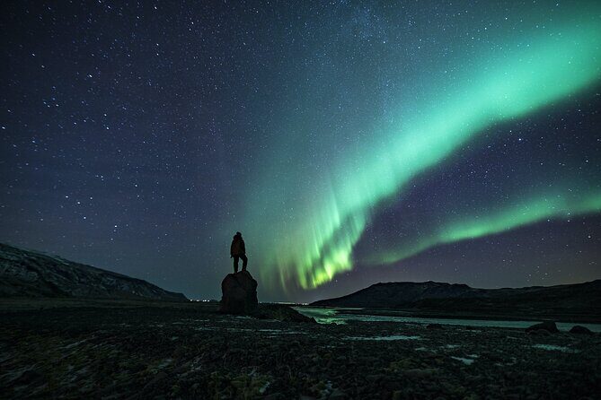 Cozy Northern Lights Tour with Icelandic Treats - Cozy Northern Lights Hunt: What You’re Really Buying