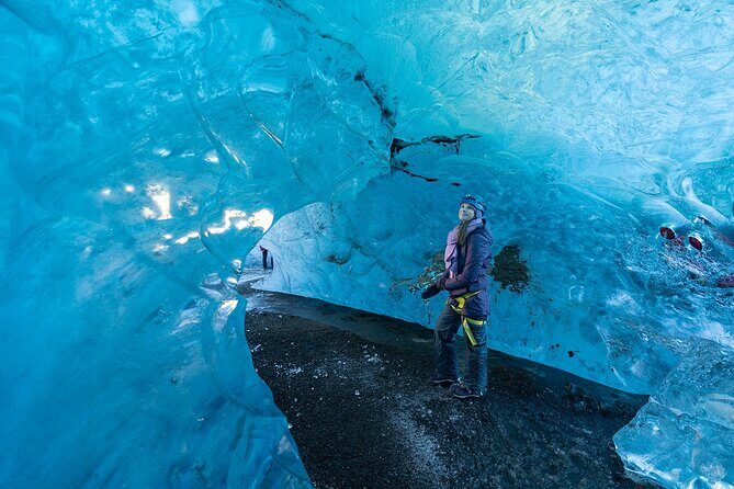 Crystal Blue Ice Cave - Super Jeep From Jökulsárlón Glacier Lagoon - Cave Crowds and How to Beat the Feeling of Being Rushed