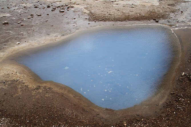 Day Trip to the Golden Circle and Blue Lagoon from Reykjavik - Kerið crater and the small stops that add texture