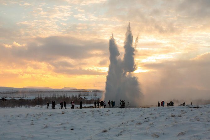 Fontana Geothermal Spa and Golden Circle Tour From Reykjavik - Fontana Geothermal Baths in Laugavatn: warm pools, natural saunas, and that sound under your feet