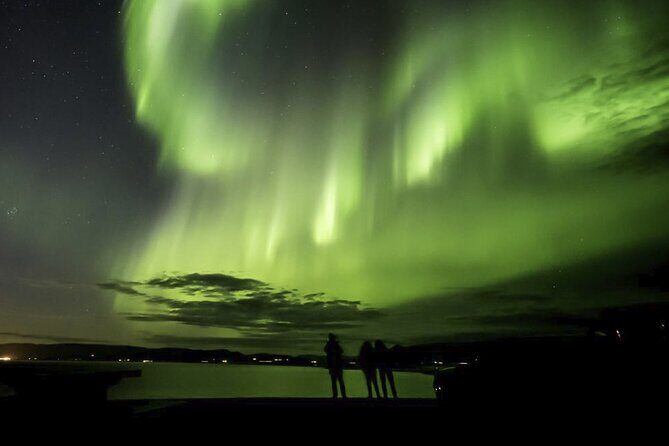 From Reykjavik 4x4 Minibus Northern Lights with Photo and Cocoa - The minibus experience: small group size is a plus, but buses vary
