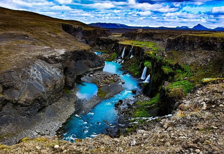 From Reykjavik: Day Tour to Landmannalaugar in a Super Jeep - Hnausapollur and Ljótipollur: crater lakes with blue water