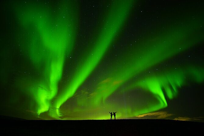 From Reykjavík: Evening Lava Tunnel Tour and Northern Lights Tour - Pickup, Wi‑Fi, and Staying Warm: Small Comforts That Make the Long Night Easier