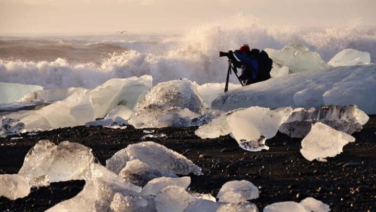 From Reykjavik: Glacier Lagoon and Fjaðrárgjúfur Canyon Tour