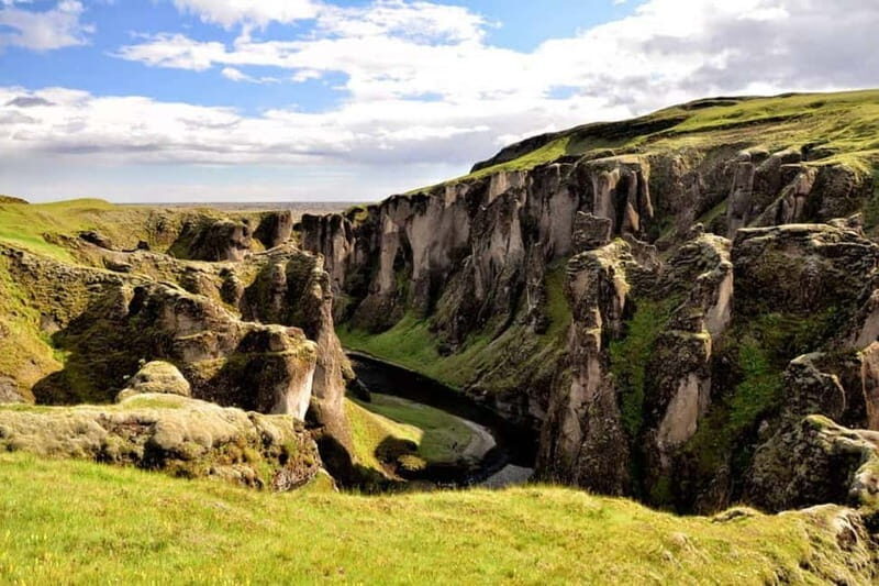 From Reykjavik: Glacier Lagoon and Fjaðrárgjúfur Canyon Tour - Vík Dinner Break and the Best Time to Photograph Seljalandsfoss