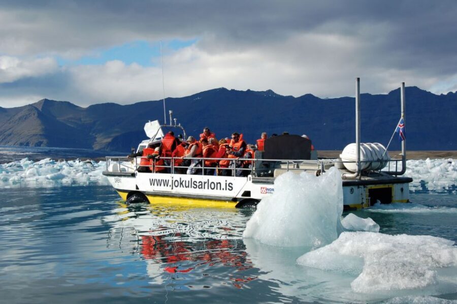 From Reykjavik: Jökulsárlón Glacier Lagoon and Diamond Beach - Walking the lagoon shore vs. getting the boat cruise