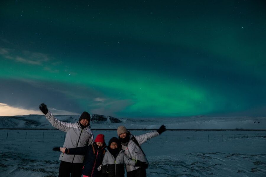 From Reykjavik: Northern Lights Guided Tour with Photos - Guides, Forecast Talk, and What You Learn During the Night