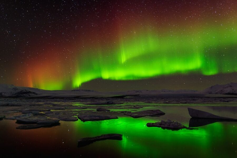 From Reykjavik: Northern Lights Hunt Super Jeep Tour - Photographer help, telescope time, and your aurora photo package