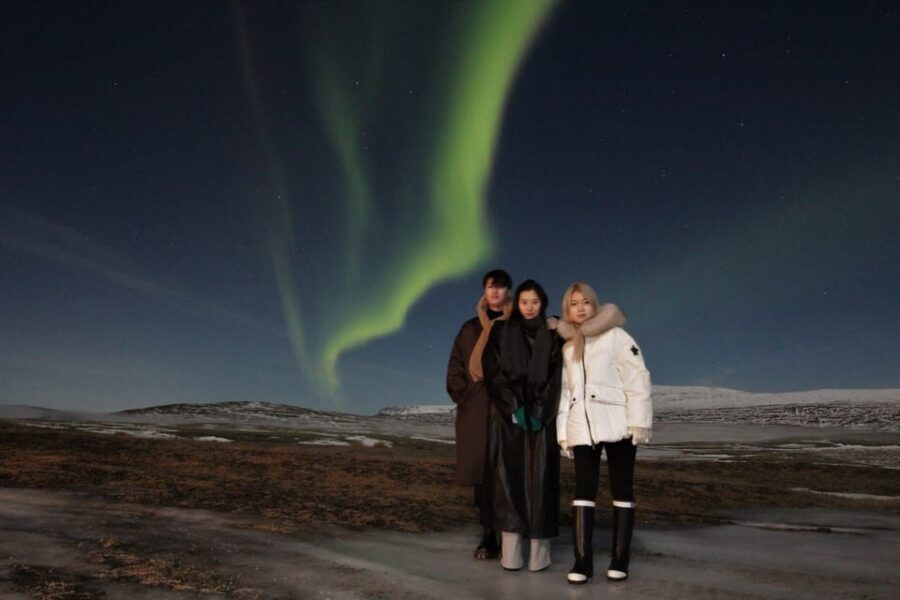 From Reykjavik: Northern Lights Tour with Hot Cocoa & Photos - The Photo Plan: Free Shots and Real Camera Tips