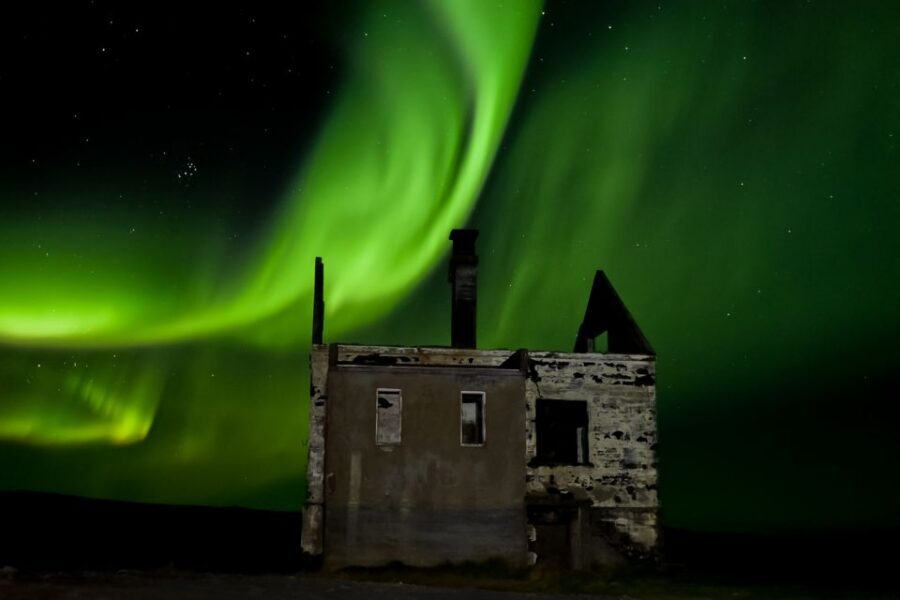 From Reykjavik: Northern Lights Tour with Hot Cocoa & Photos - Food Stops: Hot Chocolate and Kleina as More Than Snacks