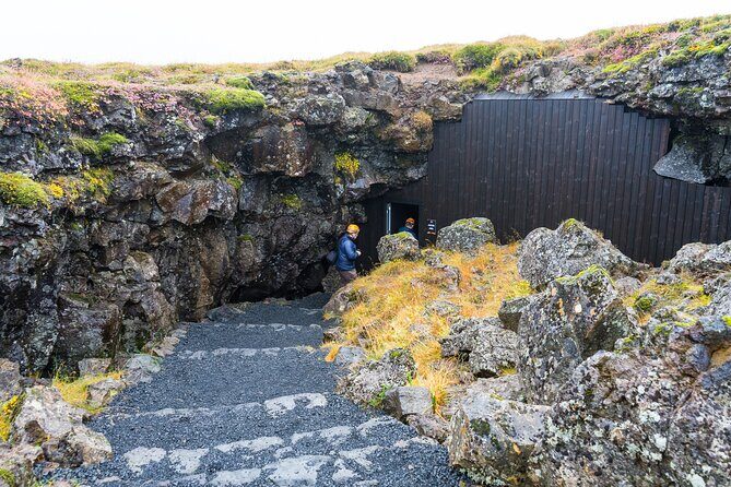 From Reykjavík: The Lava Tunnel tour with Round-trip Transfer - Entering the Cave: Safety First, Then the Real Wow