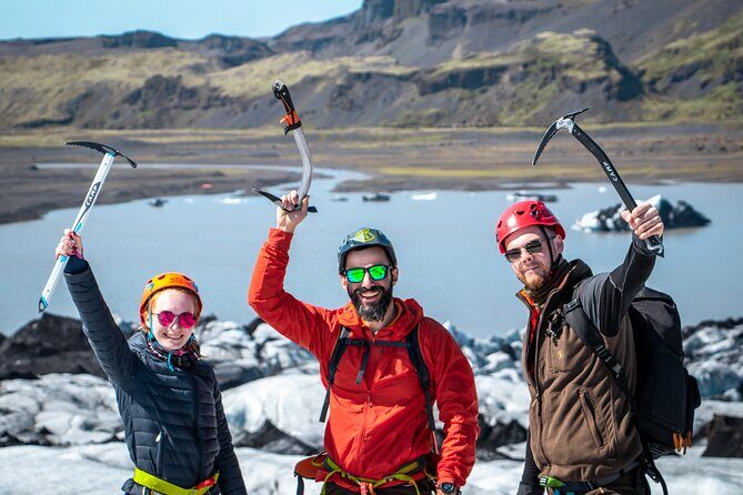 Glacier Hike at Solheimajokull in Small Group (6 pers max) - The short transfer: that 20-minute walk that builds the mood