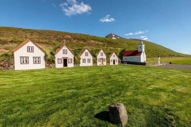 Goðafoss Waterfall & Forest Lagoon from Akureyri Port - Guides, pace, and comfort on the coach