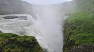 Golden Circle and Kerið Crater Small Group Tour - Hotel pickup, a comfortable ride, and the tech that saves your day