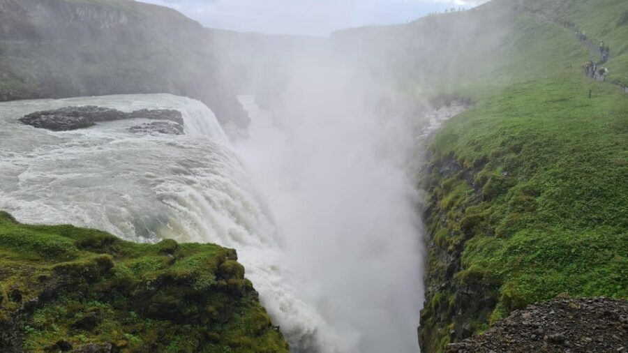 Golden Circle and Kerið Crater Small Group Tour - Hotel pickup, a comfortable ride, and the tech that saves your day