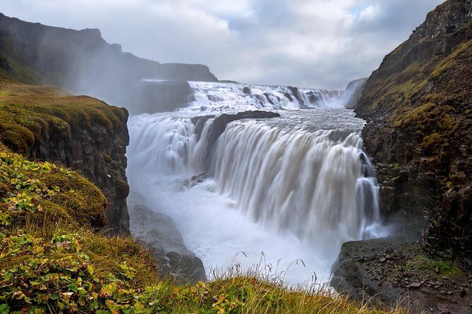 Golden Circle Day Tour in Mini Bus from Reykjavik with Fridheimar Tomato Farm - Stop 3: Geysir in Haukadalur, where timing beats staring