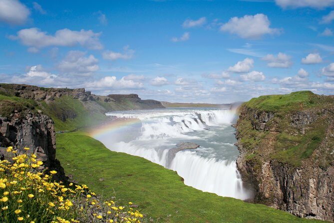 Golden Circle Day Trip with Fridheimar Greenhouse visit from Reykjavik - Strokkur geyser: how to enjoy the show without losing the plot