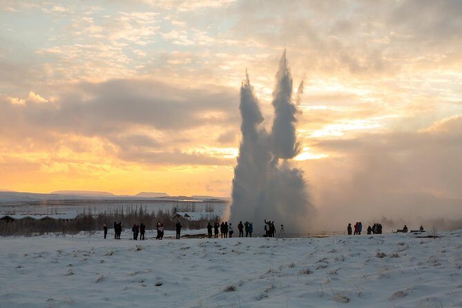 Golden Circle & Northern lights in Iceland - Northern lights bus: how the plan works when visibility is the real boss