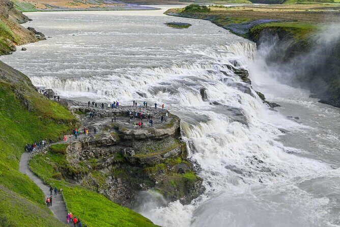Golden Circle & Northern Lights Tour from Reykjavik - Back in Reykjavík: the 2-hour break before you chase the aurora