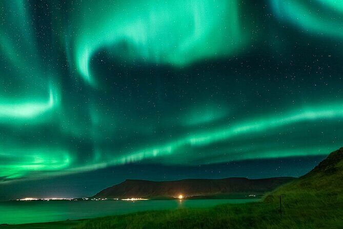Golden Circle & Northern Lights Tour from Reykjavik - Northern Lights on the Reykjanes Peninsula: forecast-led searching within 90 minutes