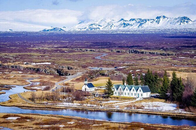 Golden Circle & Northern Lights Tour from Reykjavik - Coach comfort and onboard Wi‑Fi: the small perks that save the day