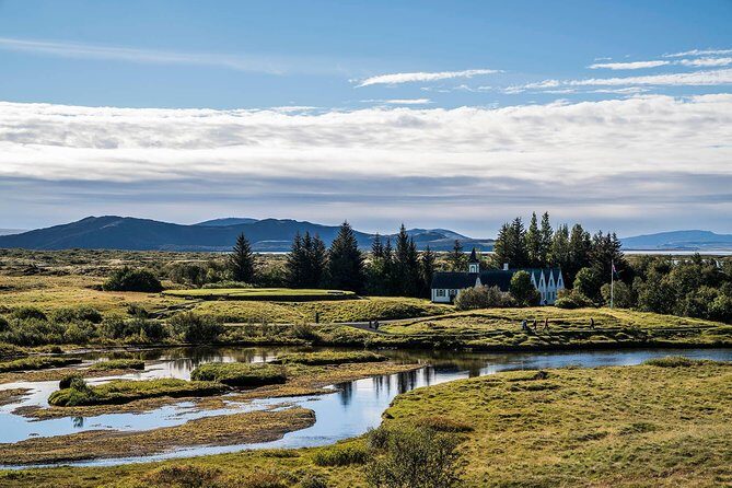Golden Circle Premium Tour with Fridheimar Farm - Kerið Crater: a short walk that pays off