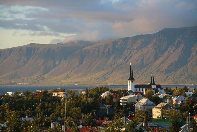 Helicopter Tour: Reykjavik City with landing at Mount Esja