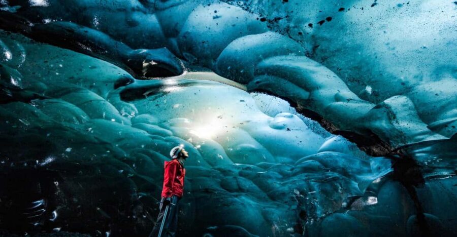Iceland 3-Day Tour Golden Circle, Glacier Lagoon, & Ice Cave - Day 1 on the Golden Circle: Thingvellir, Geysir, Gullfoss, then waterfalls