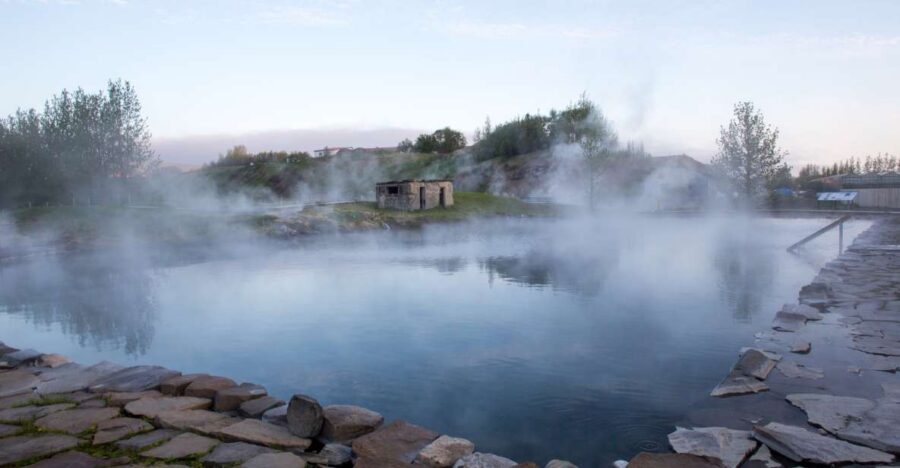 Iceland Secret Lagoon Admission Ticket - Pool temperature and layout: where to get the heat
