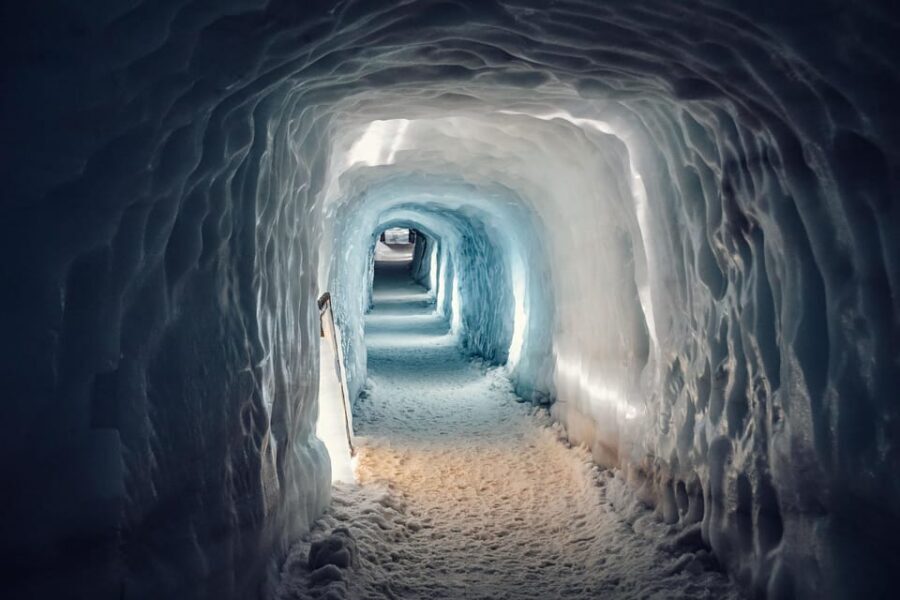 Into the Glacier: Snowmobile + Langjökull Ice Tunnel Combo - Guides make the difference: what you can expect from the team