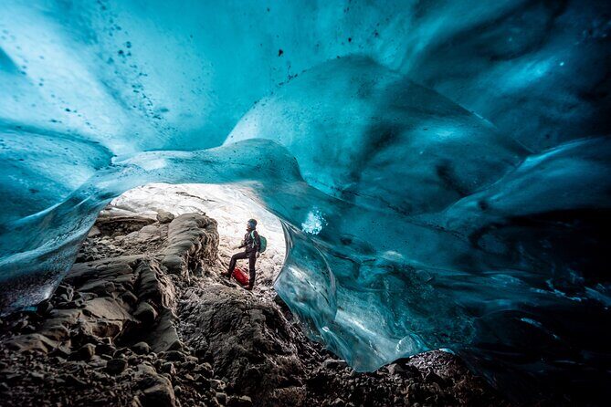 Jökulsárlón: Blue Ice Cave and a Long Glacier Hike - Stop 1: Breiðamerkurjökull, where the ice shows its structure