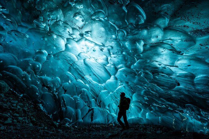 Jökulsárlón: Blue Ice Cave and a Long Glacier Hike - The guides: the difference between seeing ice and understanding it