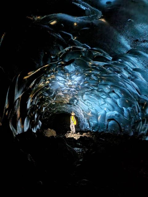 Jökulsárlón: Blue Ice Cave Tour and Glacier Walk - Route adjustments in bad weather: why the guide matters