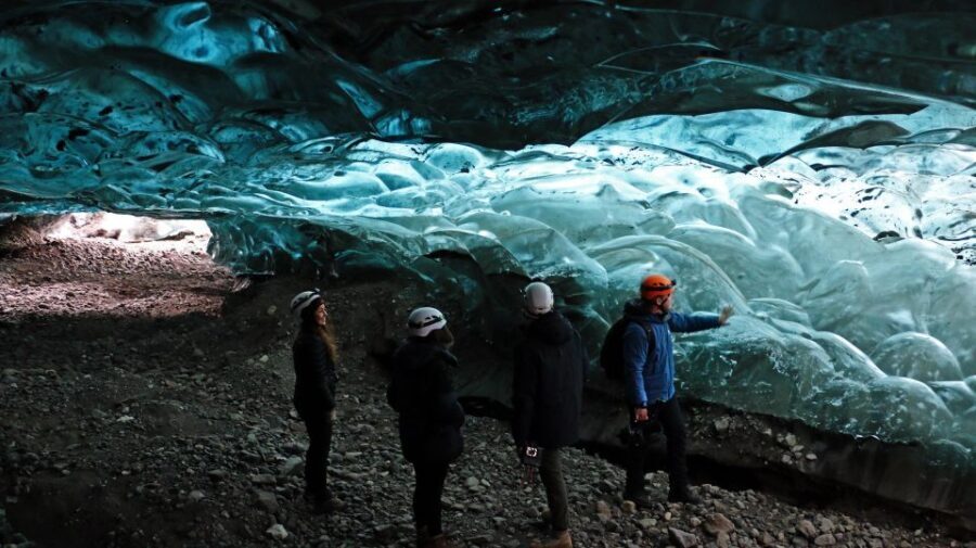 Jökulsárlón: Crystal Ice Cave Super Jeep Tour - How the guides keep it safe and flowing with 14 guests per guide