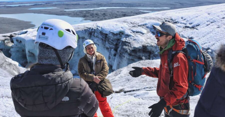 Jökulsárlón: Vatnajökull Glacier Guided Hiking Tour - Super jeep transfer: part transportation, part adrenaline check